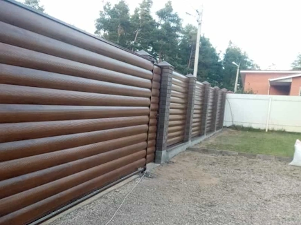 Металлический забор из блок хауса