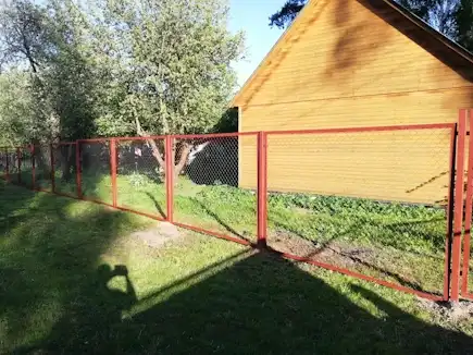 Забор из сетки-рабицы